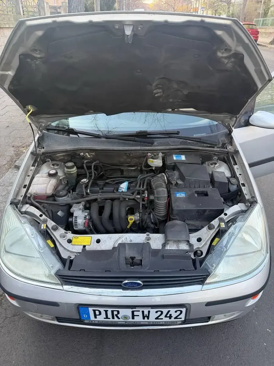 Occasion Ford Focus 100 ch (73 kW) 1999 Argent Berline
