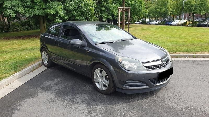 Grau Gebraucht 2009 Opel Astra GTC Coupé | 2.900 € (Guter Preis) - Bild 1/4
