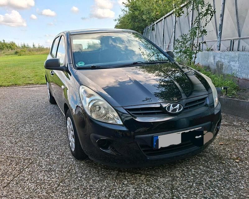Schwarz Gebraucht 2009 Hyundai i20 Kleinwagen | 2.990 € (Fairer Preis) - Bild 1/4