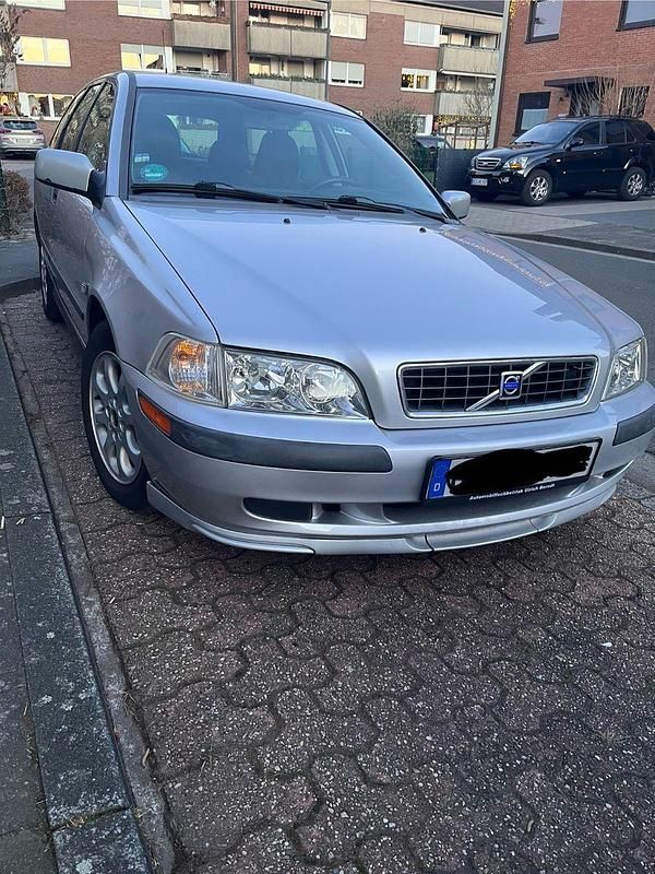 Silber Gebraucht 2003 Volvo V40 Kombi | 3.500 € (Etwas zu teuer) - Bild 1/4