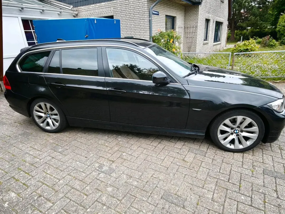 Gebraucht BMW 325 300 PS (220 kW) 2010 Schwarz Kombi