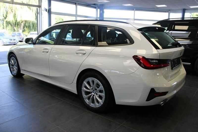 Gebraucht BMW 320 Advantage 190 PS (139 kW) 2022 Alpinweiß uni Kombi