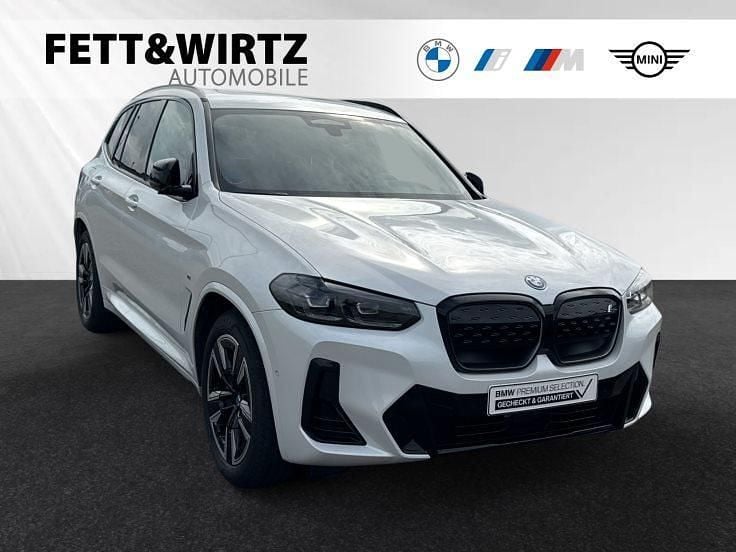 Mineralweiß Gebraucht 2023 BMW iX3 Performance SUV | 47.700 € (Fairer Preis) - Bild 1/3