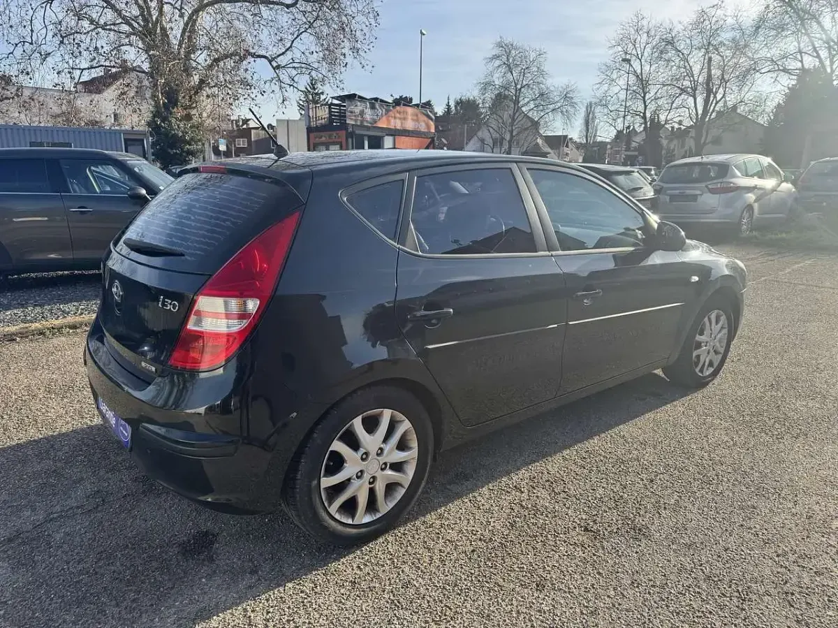 Gebraucht Hyundai i30 Premium 143 PS (105 kW) 2010 Stone black Kleinwagen