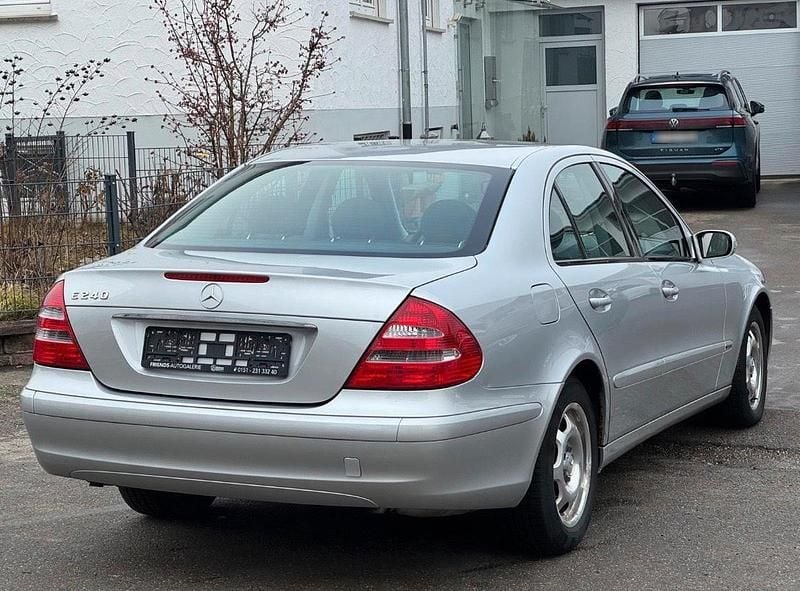 Gebraucht Mercedes E240 177 PS (130 kW) 2004 Silber Limousine