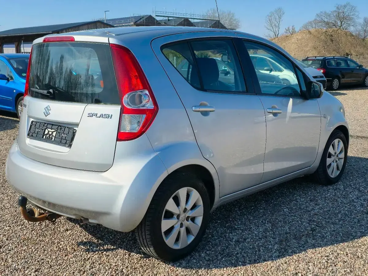 Gebraucht Suzuki Splash 86 PS (63 kW) 2010 Grau Kleinwagen