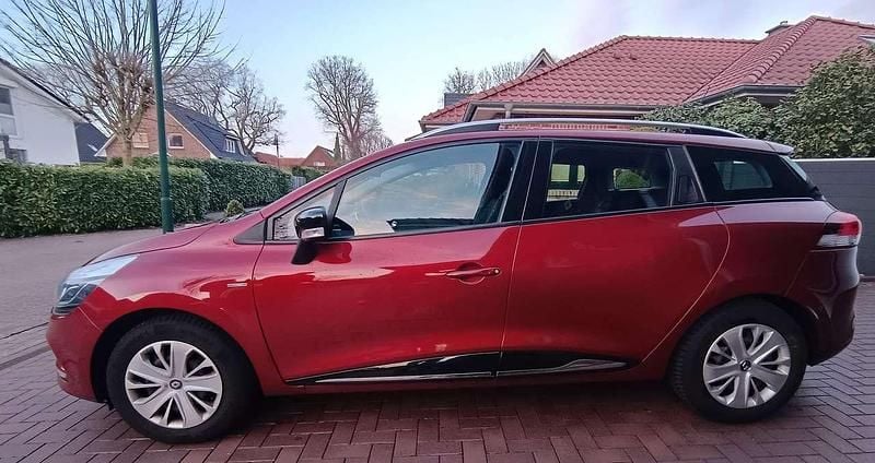 Gebraucht Renault Clio IV LIMITED 73 PS (53 kW) 2017 Rot Limousine