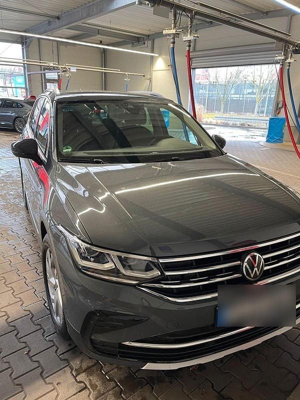 Gebraucht VW Tiguan 150 PS (110 kW) 2022 Grau SUV