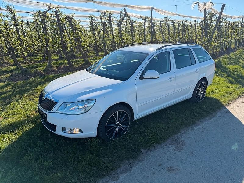 Gebraucht Skoda Octavia 140 PS (102 kW) 2012 Weiß Kombi