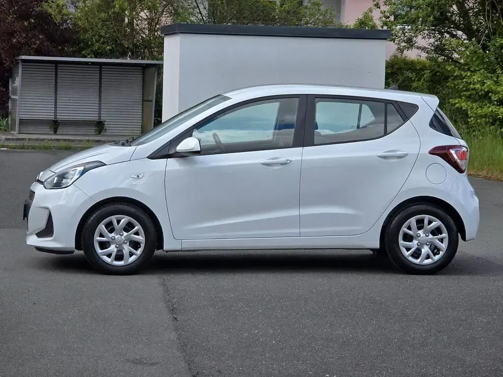 Gebraucht Hyundai i10 Trend 87 PS (63 kW) 2017 Weiß Kleinwagen