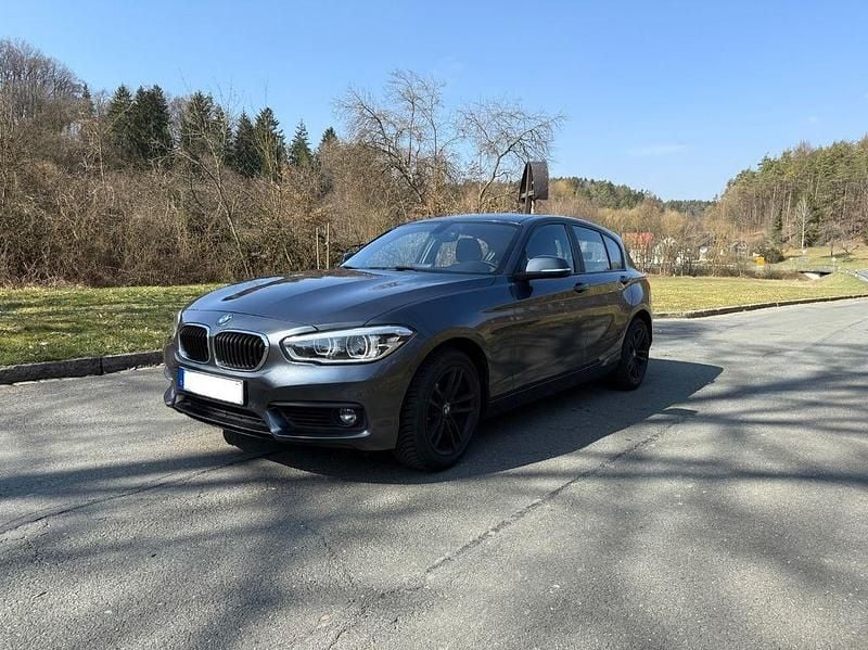 Gebraucht BMW 120 Advantage 184 PS (135 kW) 2018 Grau Kleinwagen