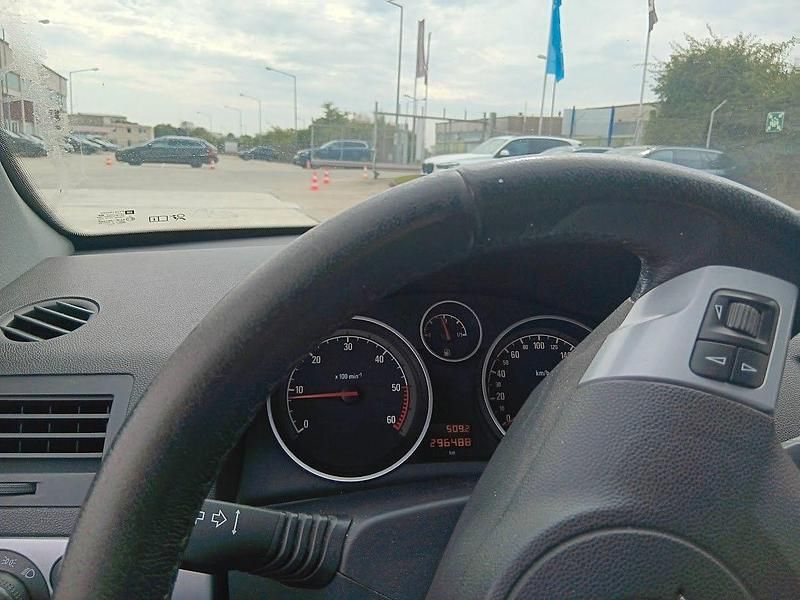 Silber Gebraucht 2009 Opel Astra Kombi | 1.000 € (Guter Preis) - Bild 1/4