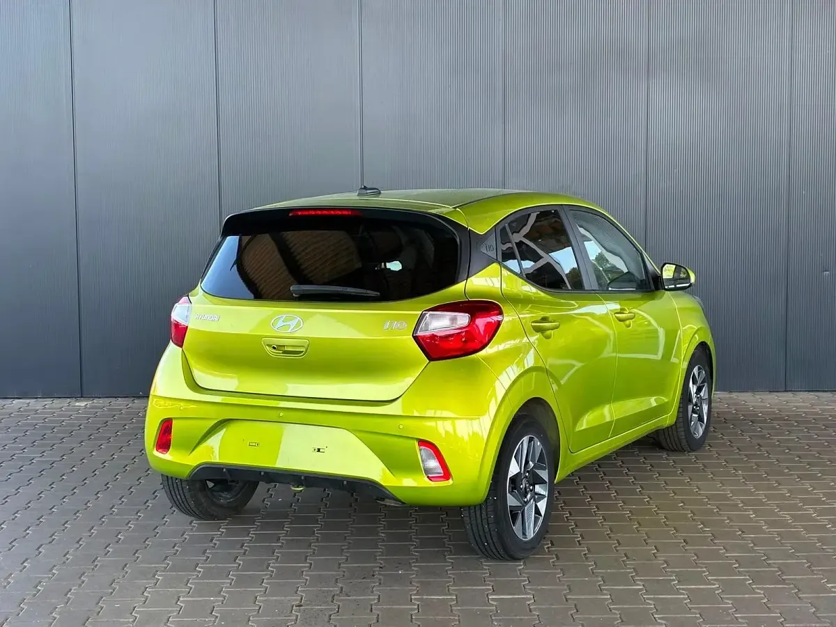 Gebraucht Hyundai i10 Comfort 63 PS (46 kW) 2025 Grün (lucid lime) Kleinwagen