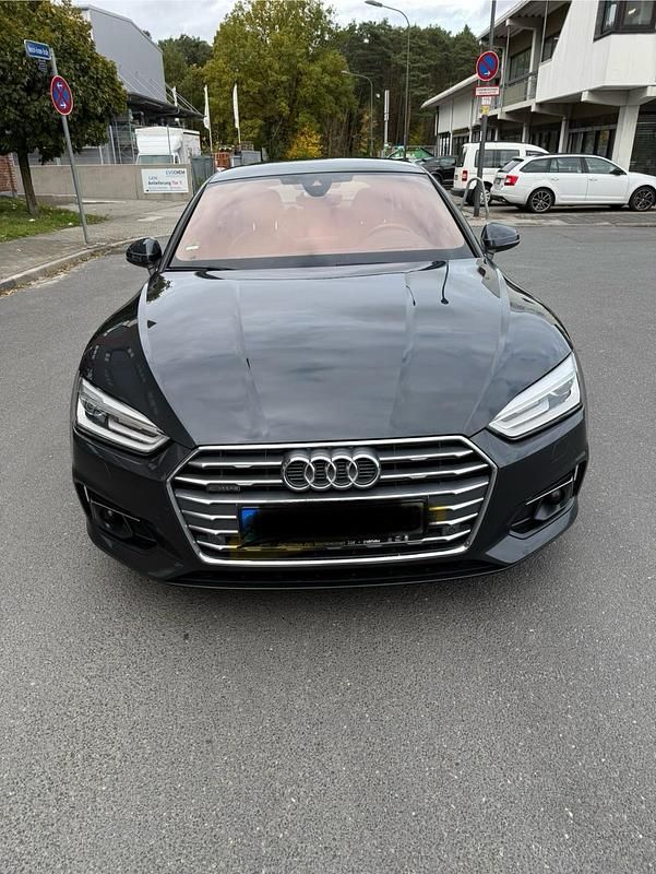 Grau Gebraucht 2019 Audi A5 Sportback S-Line Kleinwagen | 26.450 € (Etwas zu teuer) - Bild 1/4