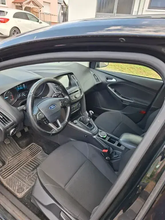 Gebraucht Ford Focus Cool & Connect 120 PS (88 kW) 2018 Schwarz Limousine