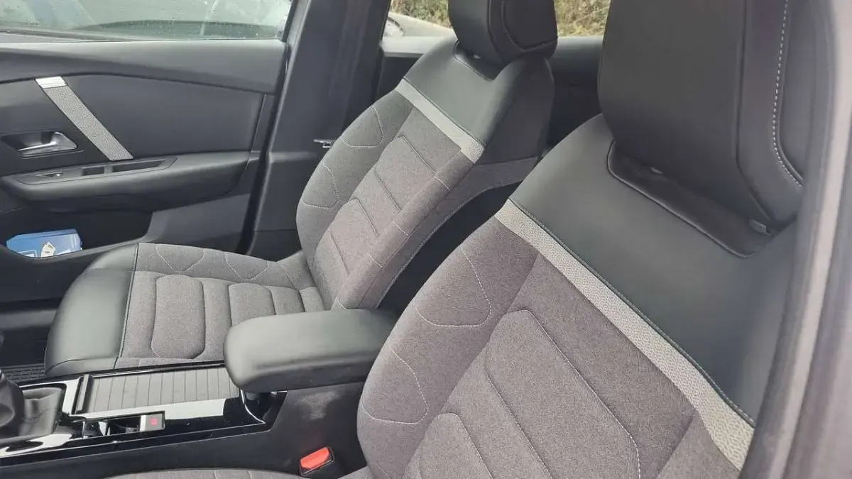 Gebraucht Citroën C4 PureTech 131 PS (96 kW) 2022 Silber Limousine