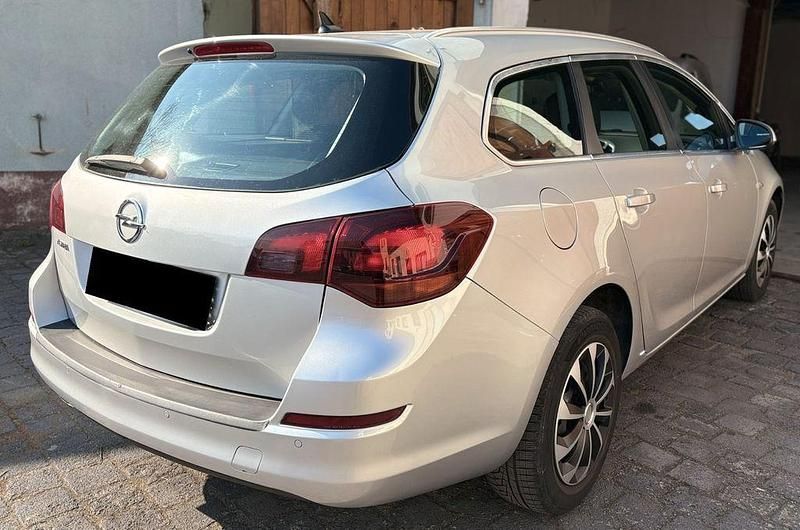 Gebraucht Opel Astra Sport 140 PS (102 kW) 2011 Silber Kombi