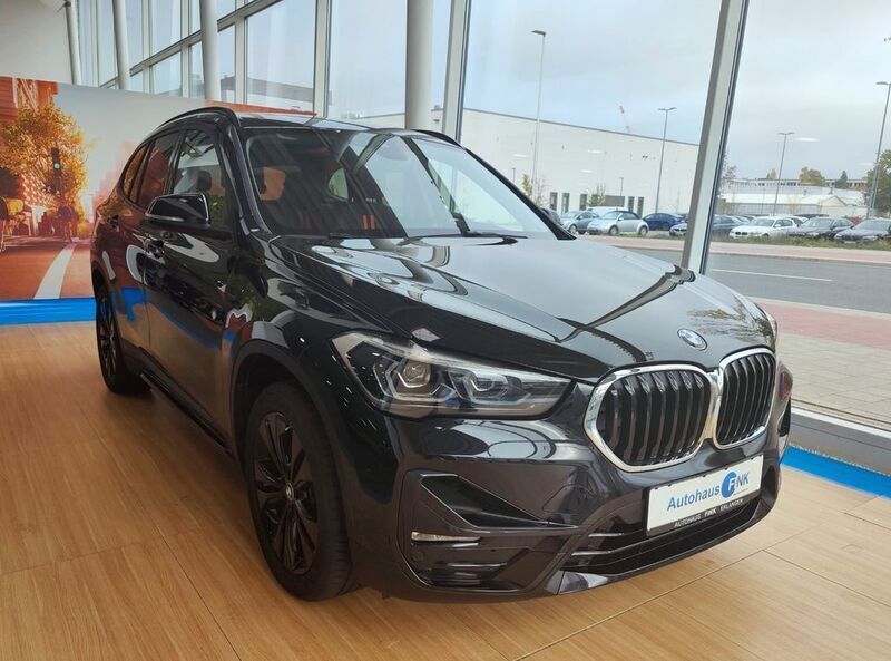 Schwarz Gebraucht 2021 BMW X1 Sport Line SUV | 26.750 € (Fairer Preis) - Bild 1/4