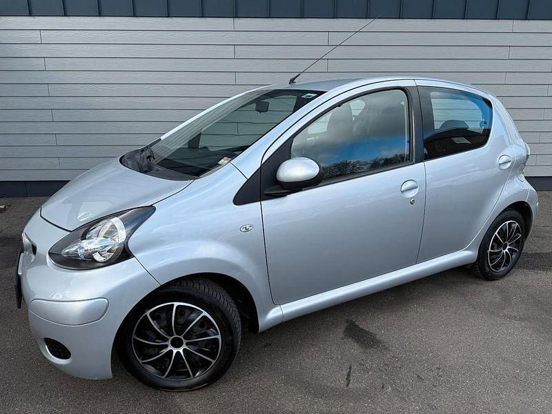 Gebraucht Toyota Aygo Cool 68 PS (50 kW) 2009 Silber Kleinwagen
