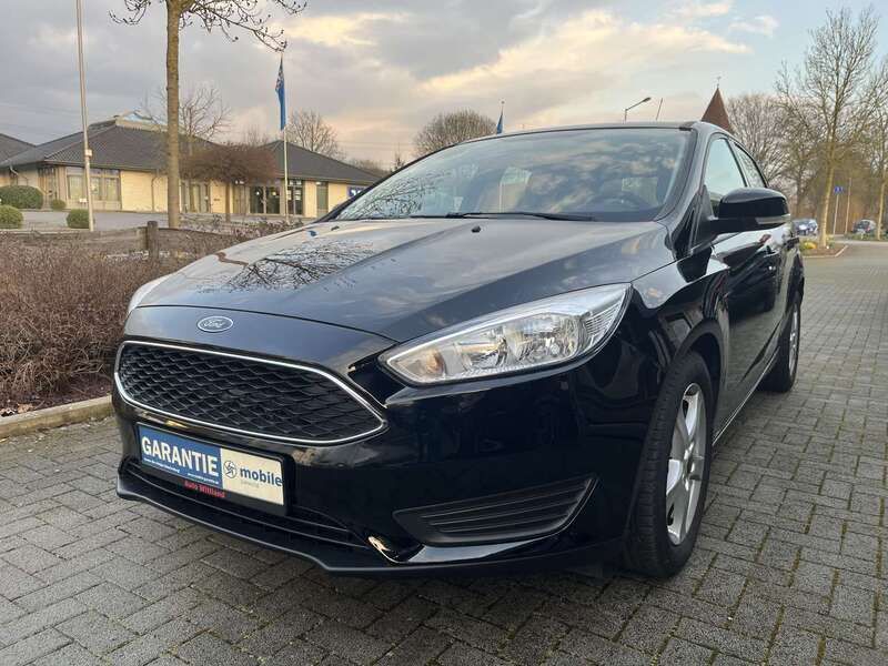 Iridiumschwarz metallic Gebraucht 2016 Ford Focus Ambiente Kleinwagen | 7.900 € (Fairer Preis) - Bild 1/4