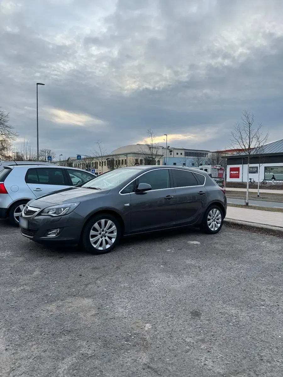 Gebraucht Opel Astra 116 PS (85 kW) 2010 Grau Limousine