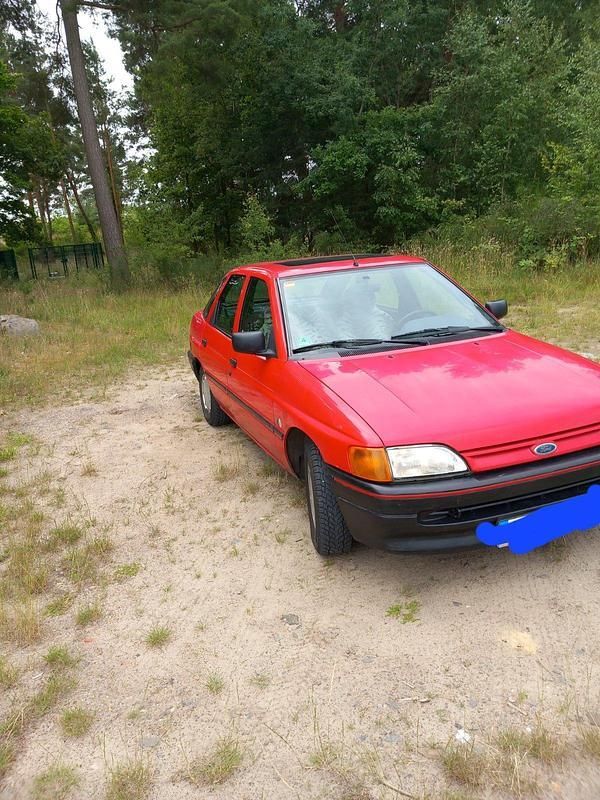 Rot Gebraucht 1991 Ford Escort Limousine | 850 € - Bild 1/4