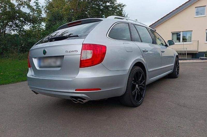 Gebraucht Skoda Superb 260 PS (191 kW) 2011 Grau Kombi
