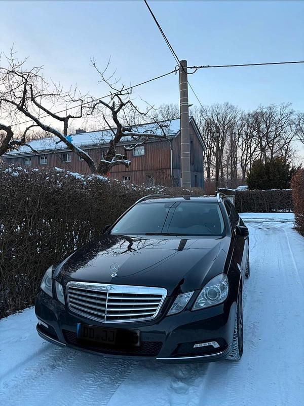 Gebraucht Mercedes E250 204 PS (150 kW) 2011 Schwarz Kombi