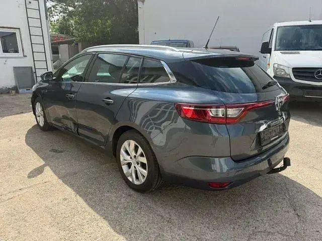Gebraucht Renault Mégane GrandTour LIMITED 116 PS (85 kW) 2019 Grau Kombi