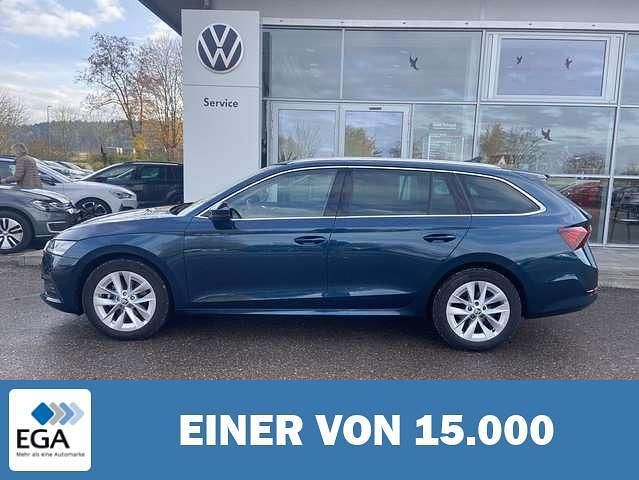 Blau metallic Gebraucht 2023 Skoda Octavia Style Kombi | 27.690 € (Fairer Preis) - Bild 1/4