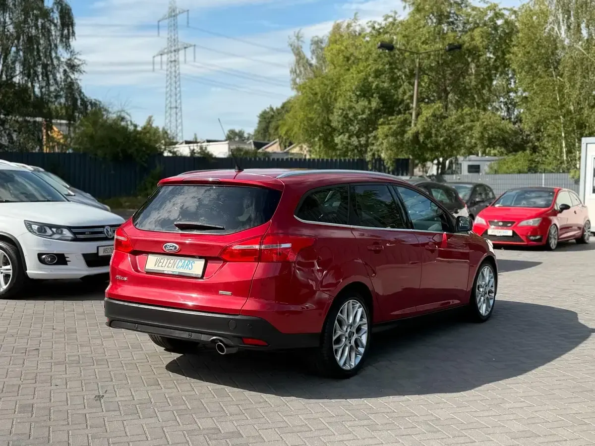 Gebraucht Ford Focus Titanium 182 PS (133 kW) 2015 Rot Kombi