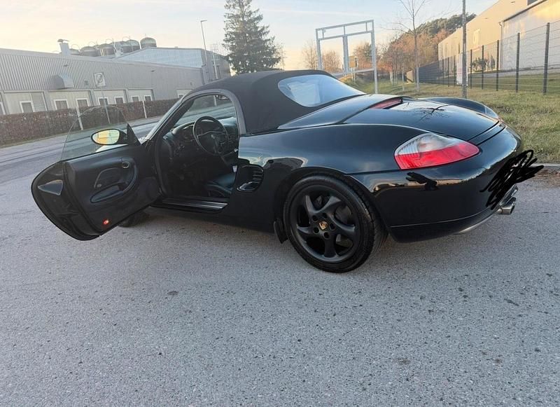 Second-hand Porsche Boxster 220 CP (161 kW) 2000 Negru Cabrio