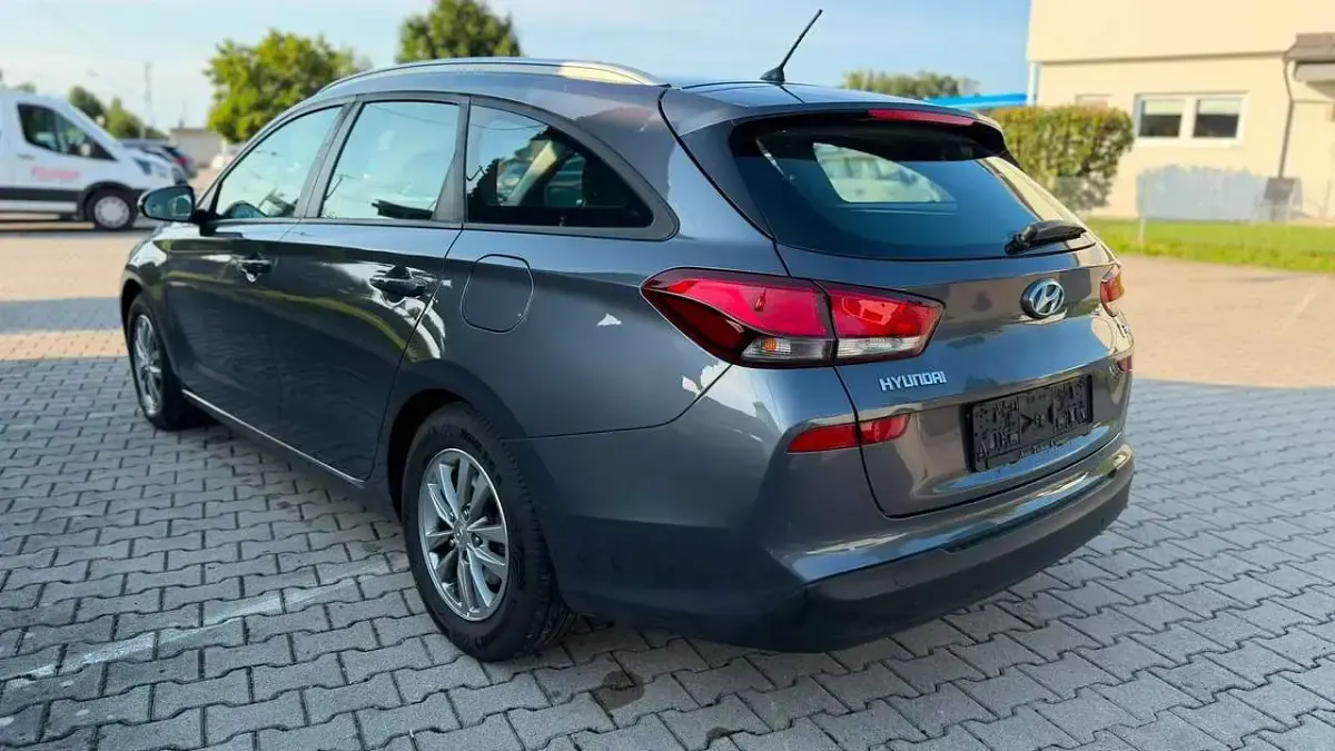 Gebraucht Hyundai i30 Style 120 PS (88 kW) 2018 Dunkel garu Kombi