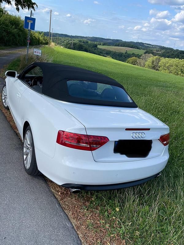 Weiß Gebraucht 2009 Audi A5 Cabriolet Cabrio | 12.750 € (Teuer) - Bild 1/4