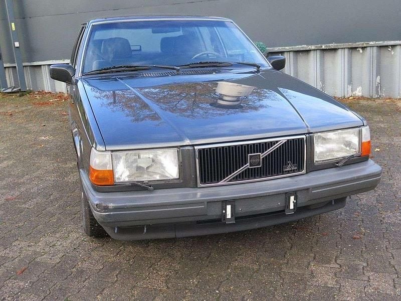Grau Gebraucht 1989 Volvo 740 Limousine | 8.000 € - Bild 1/4