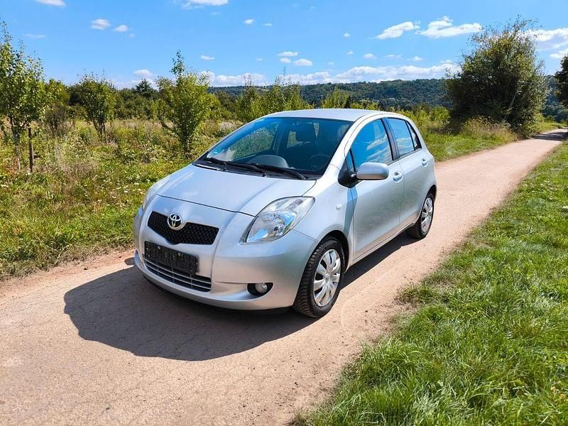 Silber Gebraucht 2008 Toyota Yaris Team Limousine | 4.250 € (Fairer Preis) - Bild 1/4
