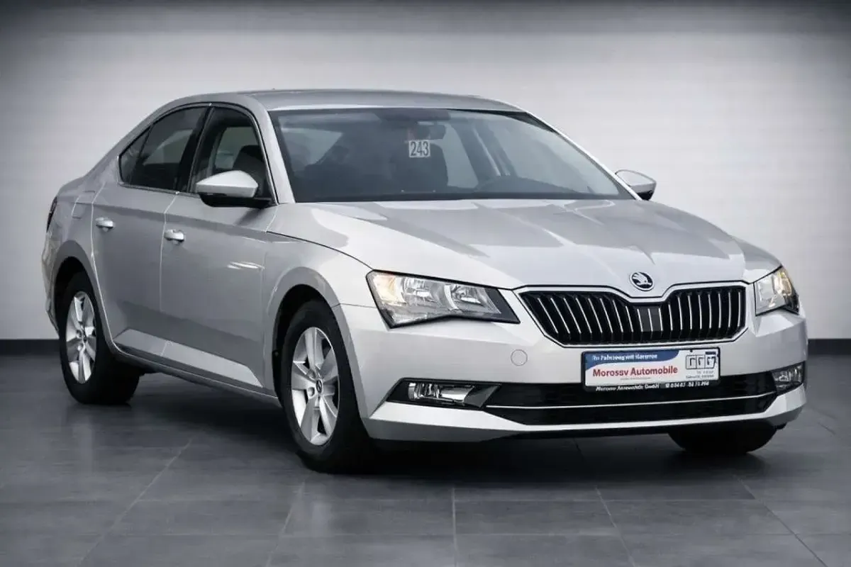 Gebraucht Skoda Superb Ambition 120 PS (88 kW) 2018 Brillantsilber metallic Limousine