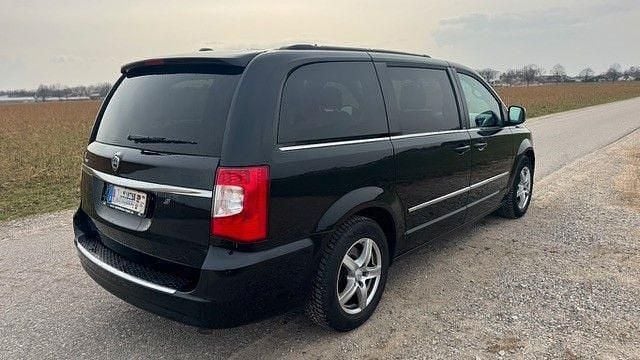 Gebraucht Lancia Voyager S 177 PS (130 kW) 2014 Schwarz Van / Kleinbus