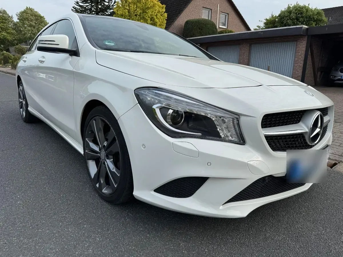 Gebraucht Mercedes CLA200 Shooting Brake 136 PS (100 kW) 2015 Weiß Kombi