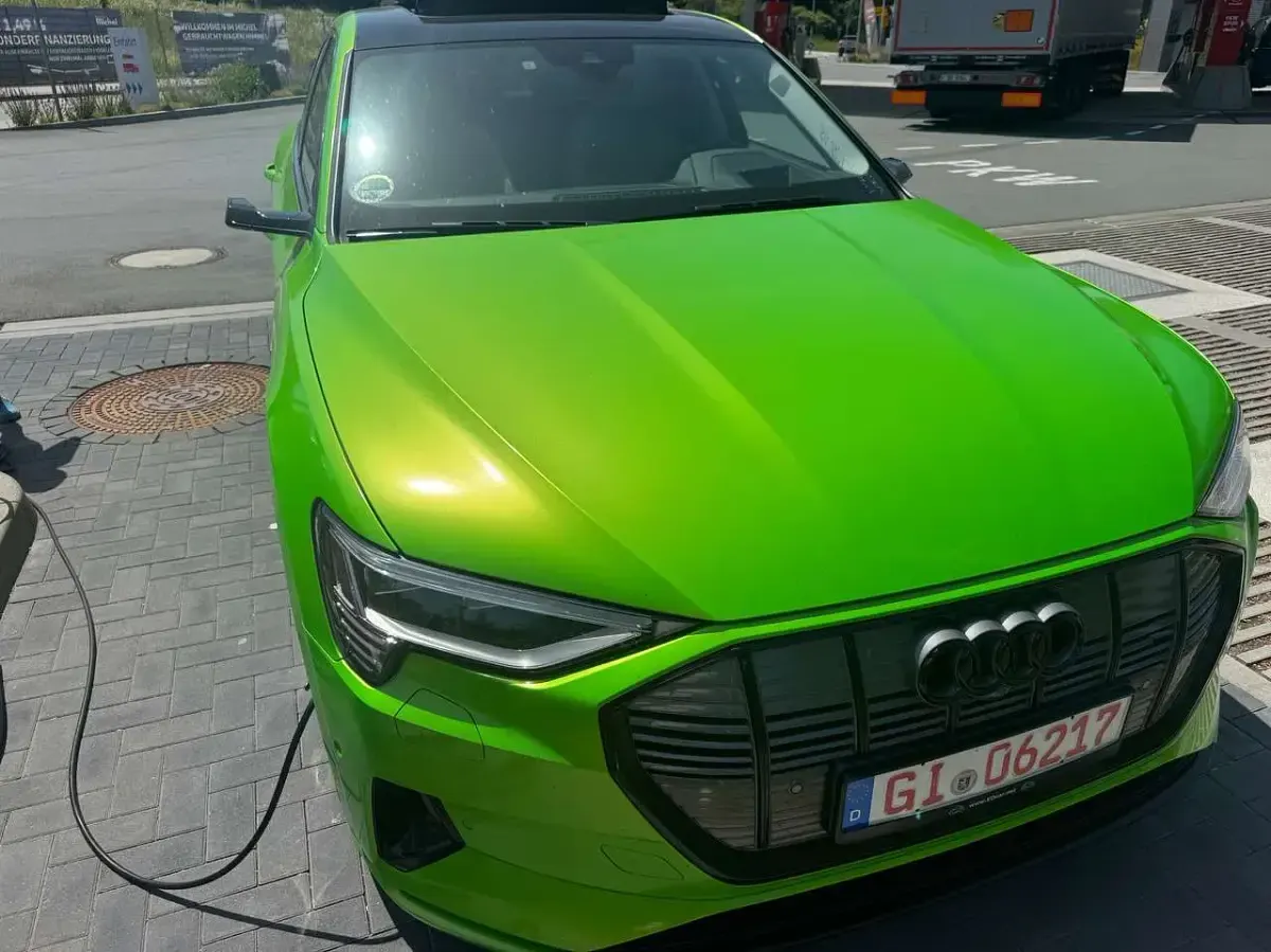 Gebraucht Audi e-tron Advanced 300 kW (408 PS) 2020 Magic moos green SUV