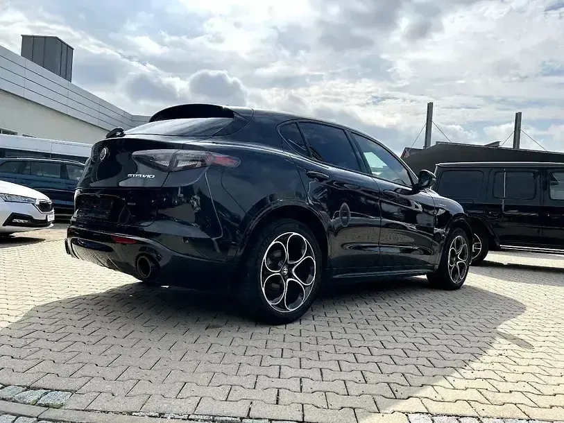 Gebraucht Alfa Romeo Stelvio Veloce 209 PS (153 kW) 2023 Nero vulcano schwarz (metallic) SUV