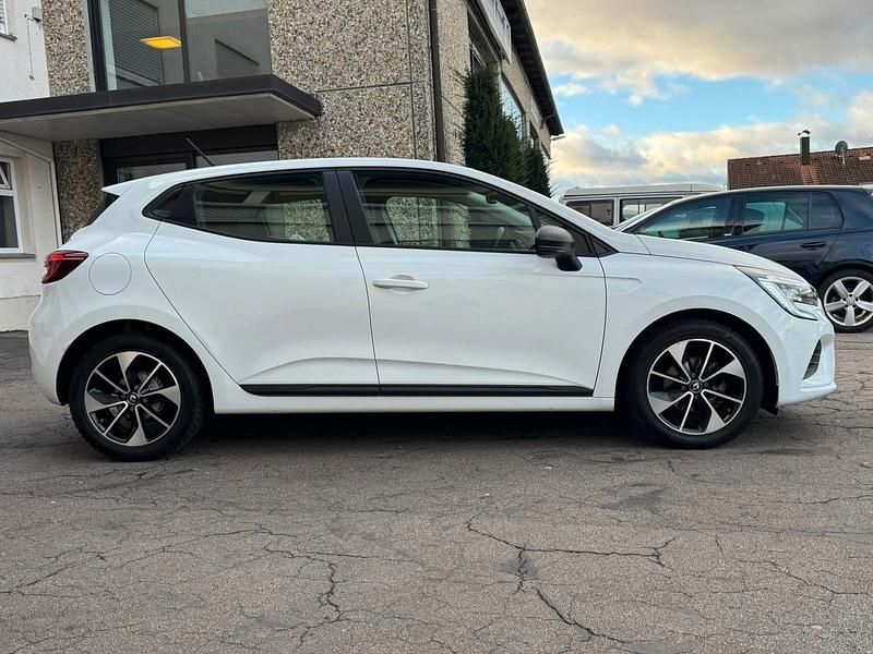 Gebraucht Renault Clio V Life 67 PS (49 kW) 2022 Weiß Kleinwagen