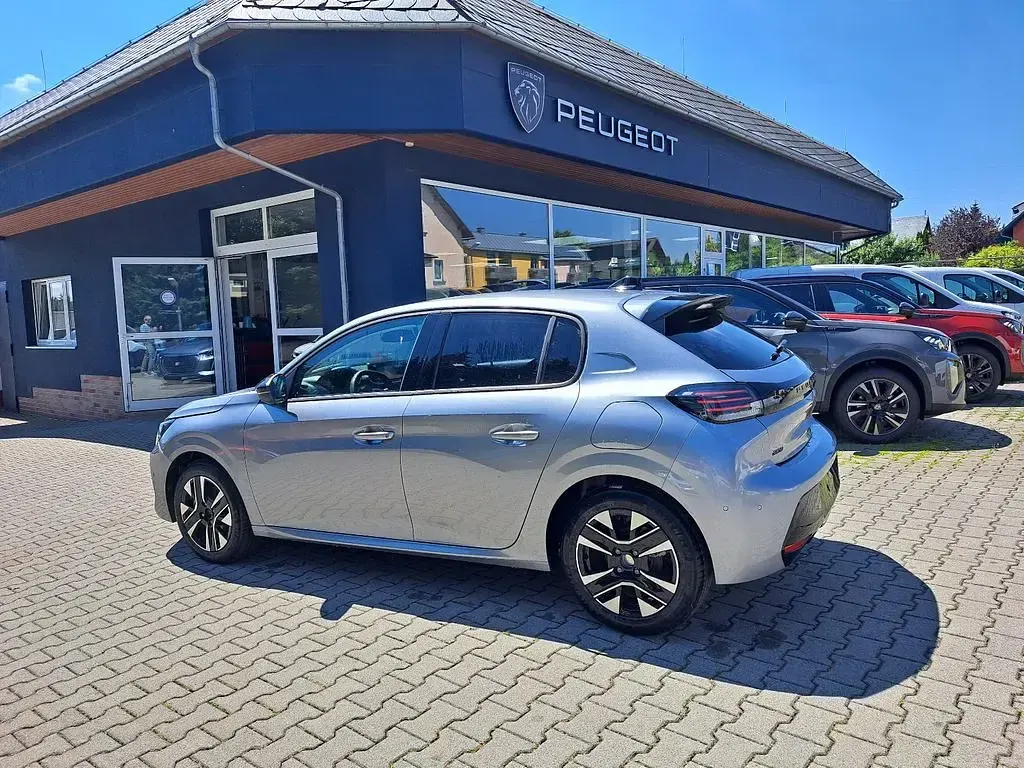 Neu Peugeot 208 Allure 101 PS (74 kW) 2026 Silber Kleinwagen