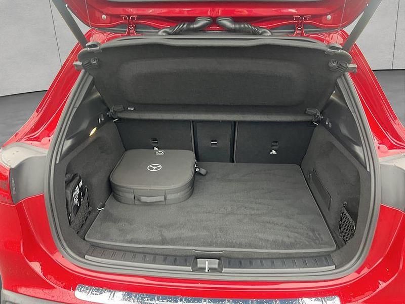 Gebraucht Mercedes EQA300 Advanced 167 kW (228 PS) 2024 Rot SUV