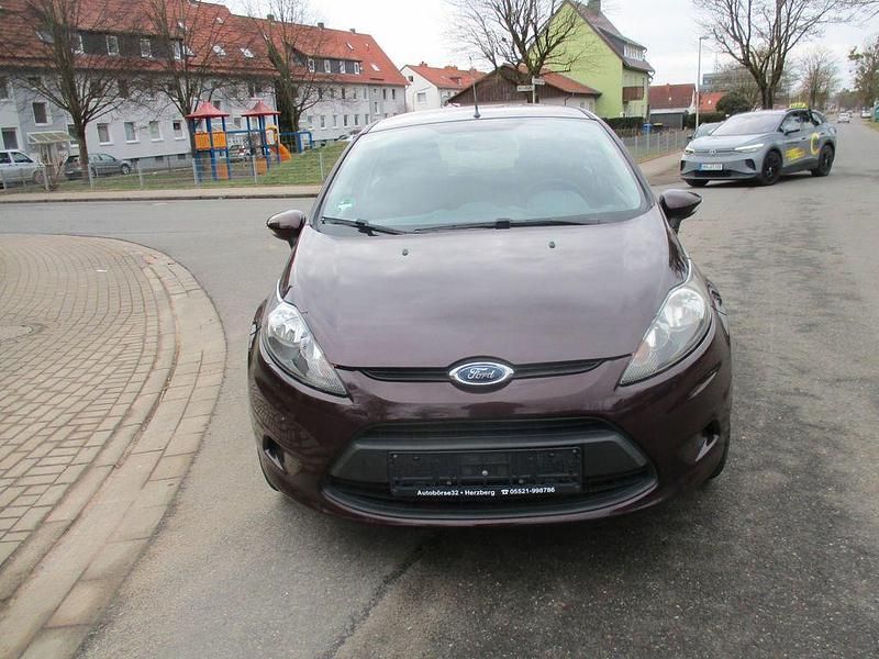 Gebraucht Ford Fiesta Trend 82 PS (60 kW) 2011 Rot Kleinwagen