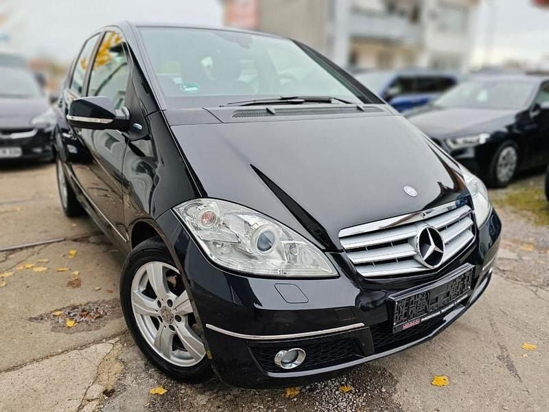 Schwarz Gebraucht 2011 Mercedes A180 Limousine | 3.900 € (Etwas zu teuer) - Bild 1/4