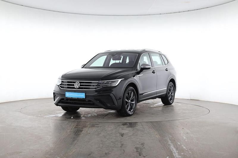 Gebraucht VW Tiguan Allspace Life 150 PS (110 kW) 2022 Deep black perleffekt SUV