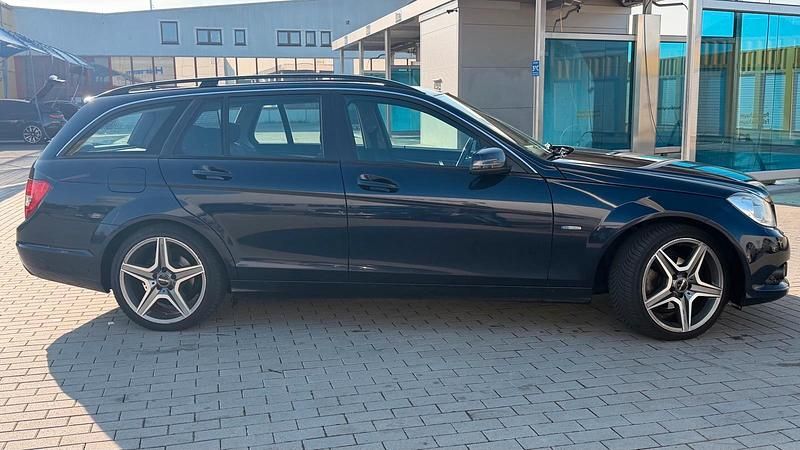 Gebraucht Mercedes C180 120 PS (88 kW) 2011 Blau Kombi