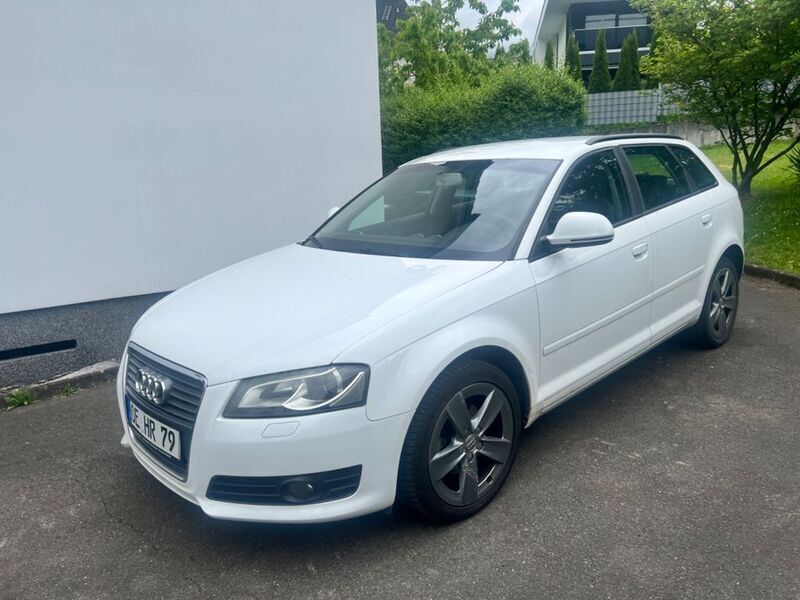 Weiß Gebraucht 2009 Audi A3 Sportback Ambiente Limousine | 6.100 € (Guter Preis) - Bild 1/4
