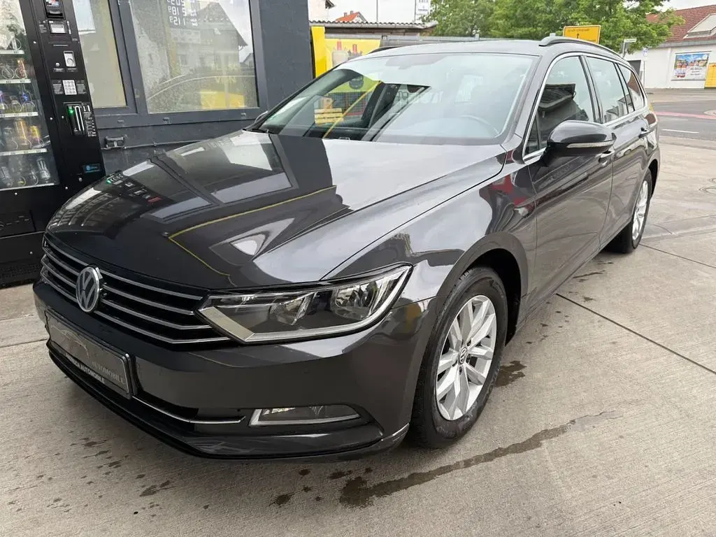 Gebraucht VW Passat Comfortline 150 PS (110 kW) 2018 Grau Kombi